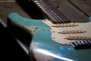 壊れたギターや音の出ない電子ピアノ│実は部品取りで売れるかも?