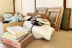 空き家の片付けで買取できるものは？捨てる前の査定と進め方を解説