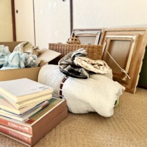 空き家の片付けで買取できるものは？捨てる前の査定と進め方を解説
