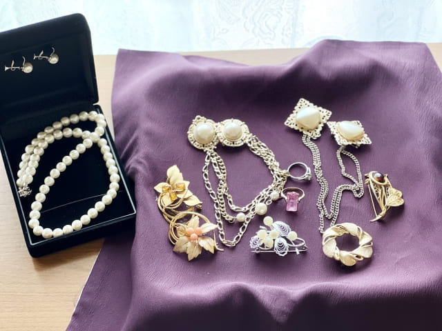 イミテーションアクセサリーの買取相場は?高く売るコツと査定額アップの裏ワザ