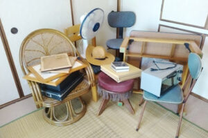 リサイクルショップと専門業者どっちがお得？家具買取の比較ガイド