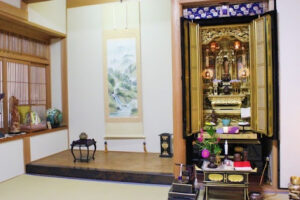 紫檀の仏壇を高く買取してもらうには？素材・彫刻・状態で変わる査定ポイント